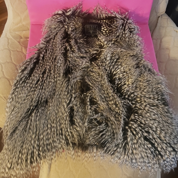 Guess fur vest - Picture 3 of 5